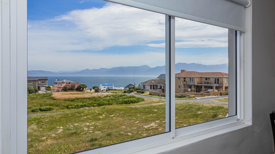4 Bedroom Property for Sale in De Kelders Western Cape